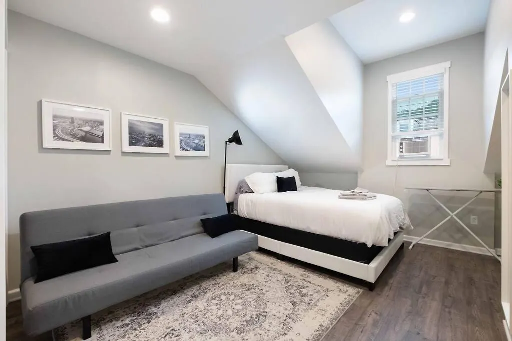 Prázdninový dům Farmhouse Design + Fire Pit In Heart Of Pittsburgh